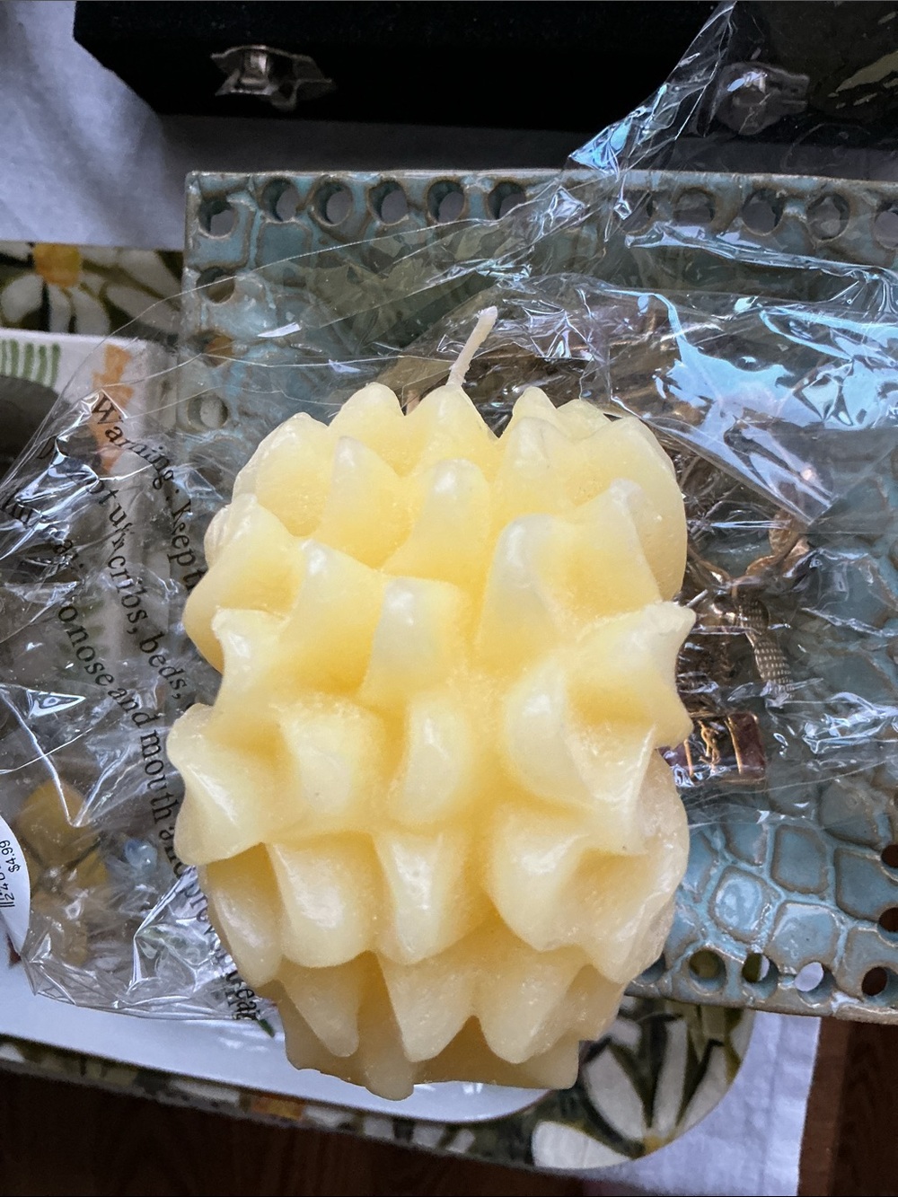 Yellow Daisy-Shaped Decorative Candles -each - Picture 3 of 7